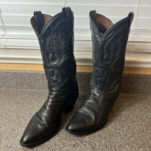 Tony Lama Mens Black Western Cowboy Boots Size 10 D Embossed Leather Pointed Toe